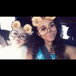 Meet your Posher, Adrienne